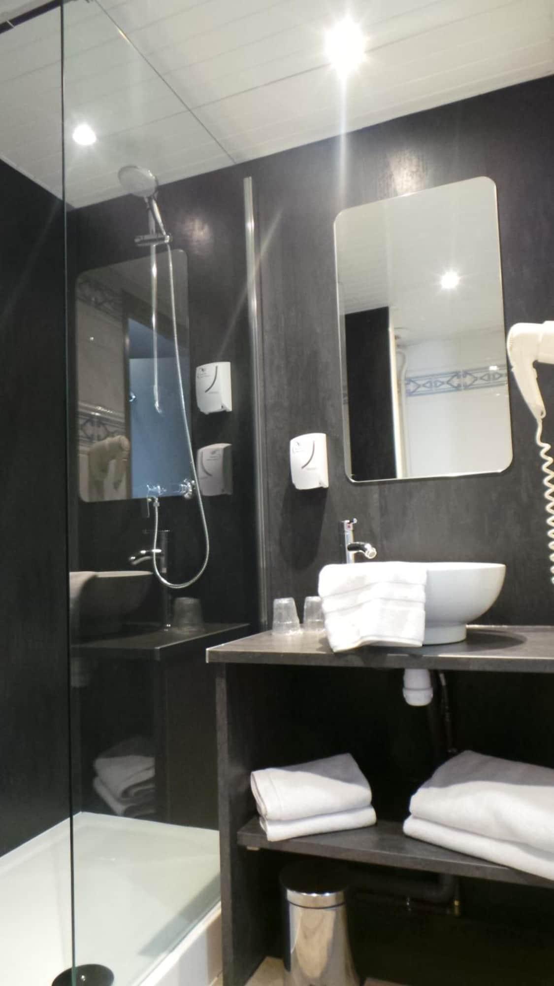 De Brunville Et Restaurant Le Café Louis Hotel 3*