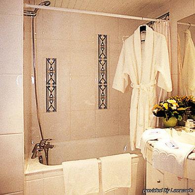 De Brunville Et Restaurant Le Café Louis Hotel 3*