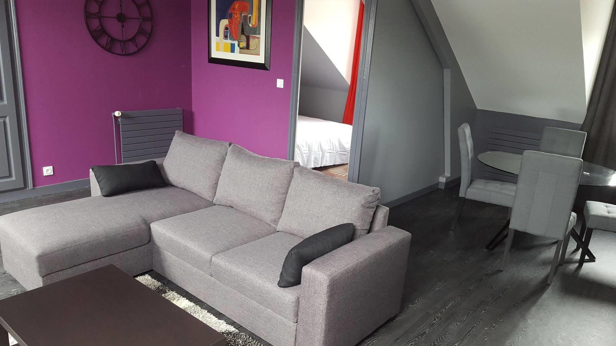 Hotel De Brunville Et Restaurant Le Café Louis 3*