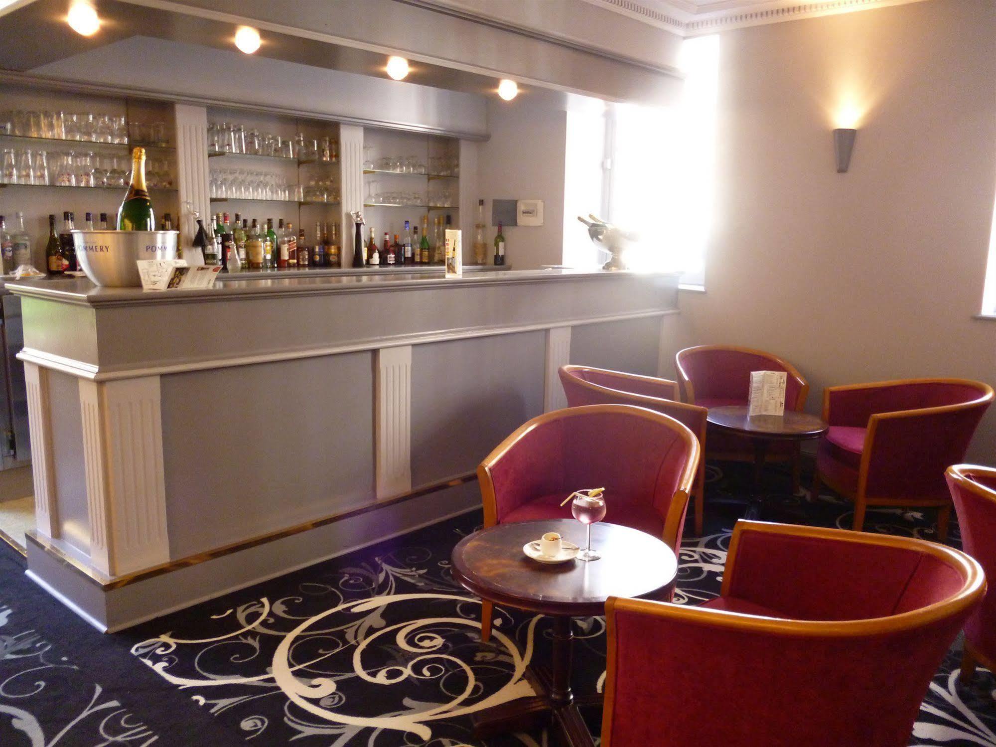 De Brunville Et Restaurant Le Café Louis 3*